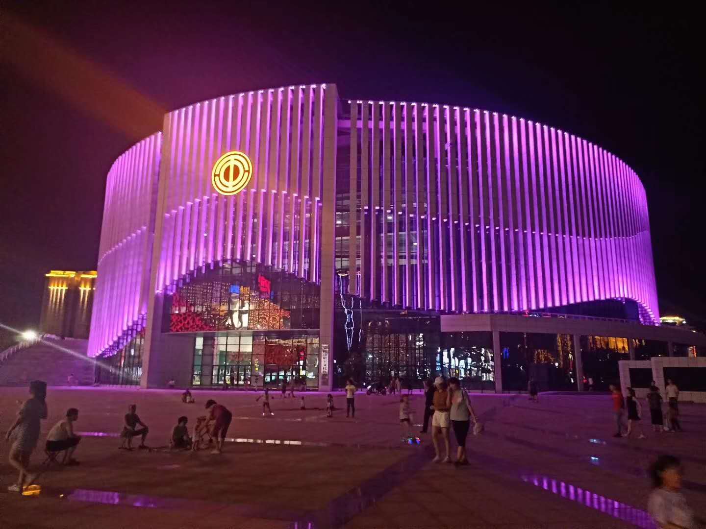 踐行(xing)工匠(jiang)精(jing)神(shen)，我們(men)繼續砥(di)礪前(qian)行